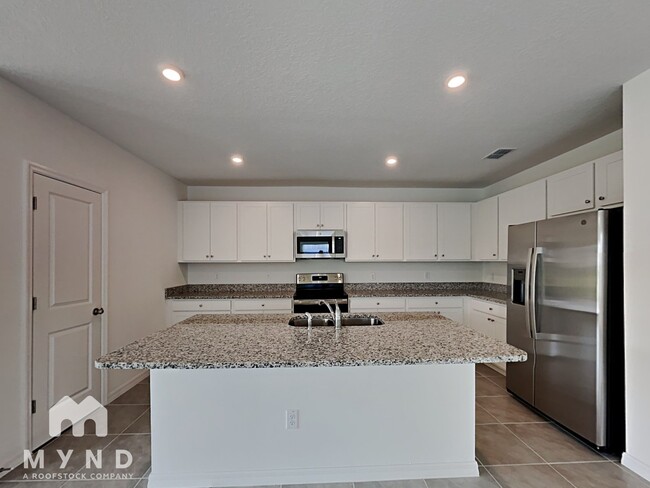 Foto del edificio - 6785 Branham Mill Ct