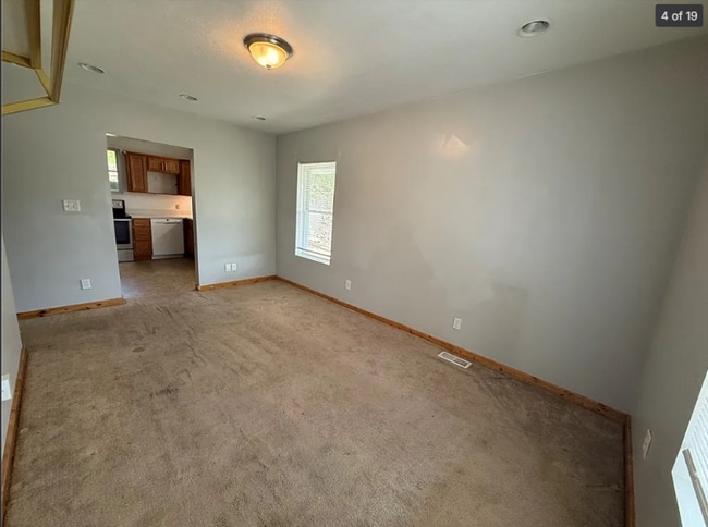 Building Photo - 635 Valley St