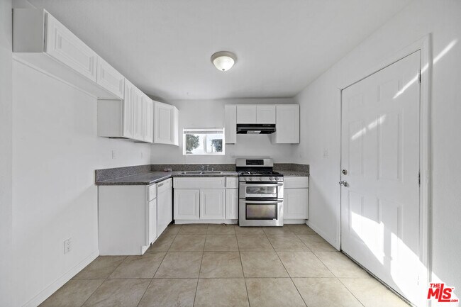 Foto del edificio - 66124 Acoma Ave