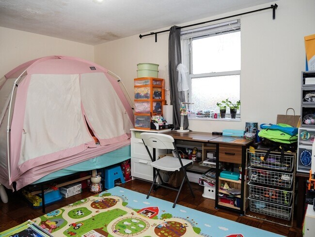 Building Photo - 217 Kent St