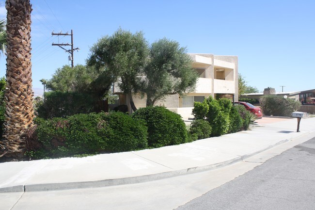 Building Photo - 2798 N Junipero Ave