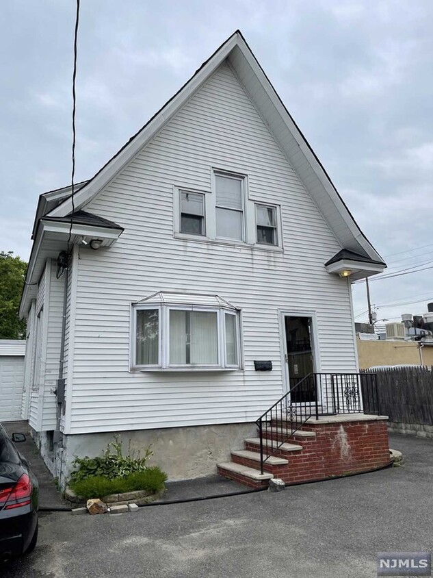 Primary Photo - 188 Washington Ave