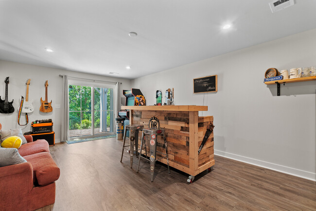 Building Photo - 505 Westport Street