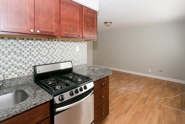 Building Photo - 699 Elm Pl