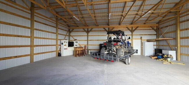 Building Photo - 3 Bedroom with Shop and Barn!