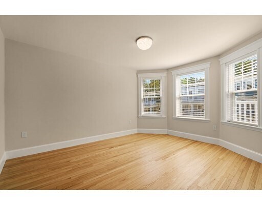 Building Photo - 15 Thelma Rd