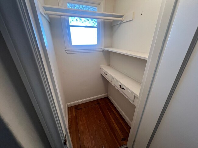 Foto del edificio - Beautiful 3 bed 2 bath Belmont home with amazing views. This is a must see!