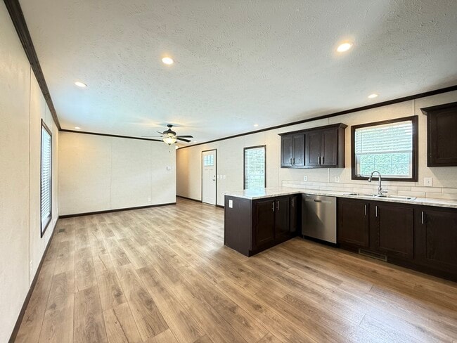 Building Photo - 38110 Versailles St