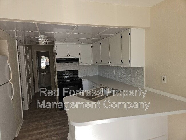 Building Photo - 720 Karlov St