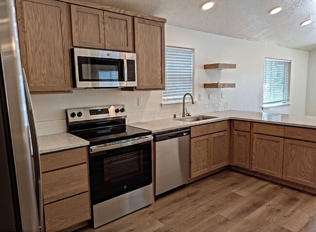 Building Photo - New Single Level Home in New SunRidge Community