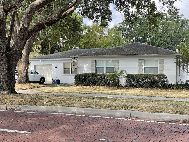 Foto del edificio - 108 S Thornton Ave