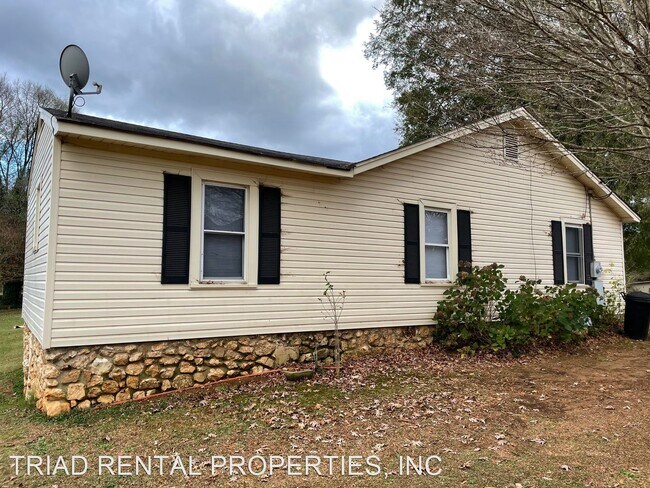 Building Photo - 3 br, 1 bath House - 739 FOXFIRE RD