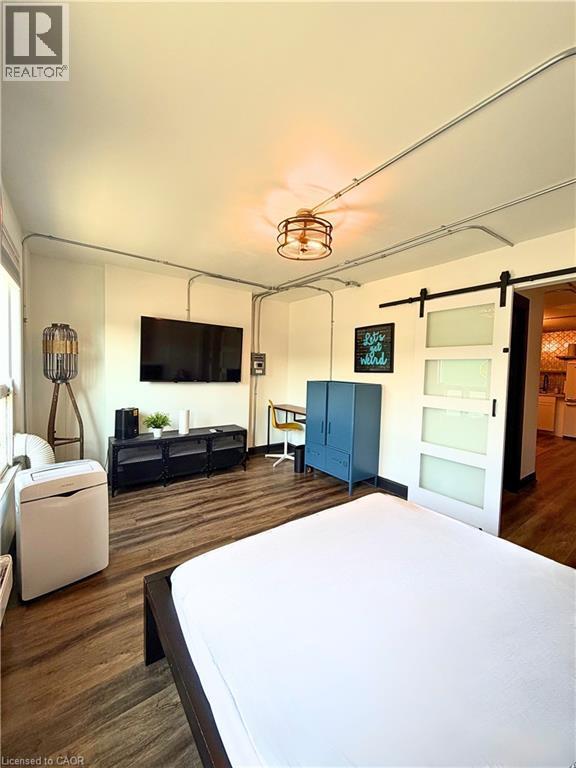 Building Photo - 1129 Main St E