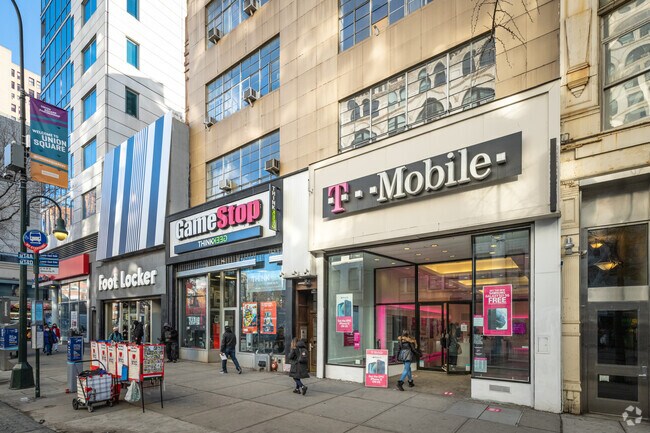 Retail Exterior - 30-32 E 14th St