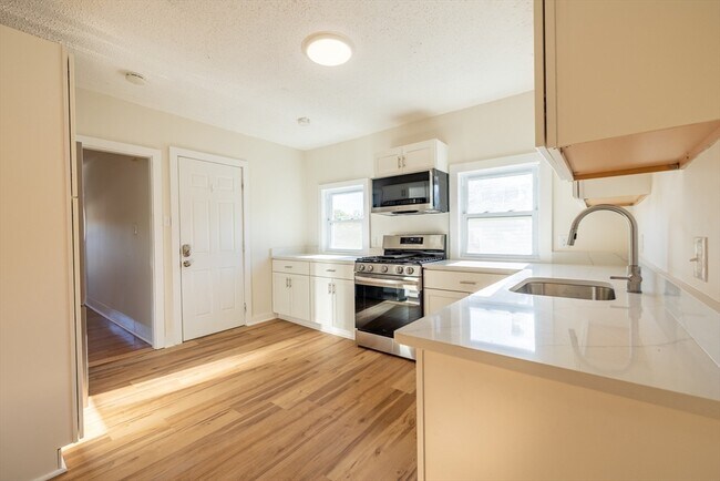 Foto del edificio - 365 Whiting Ave