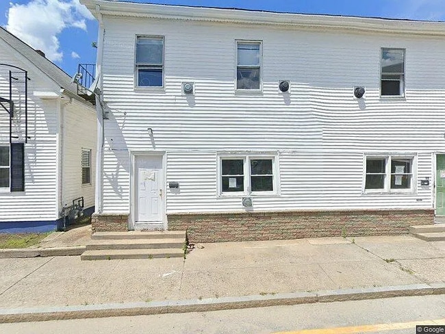 Photo - 55 Roberts St (West Warwick, RI) Apartment