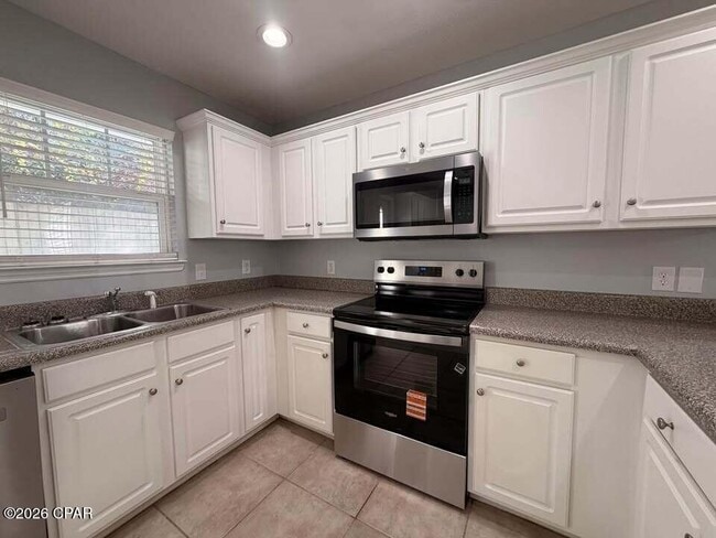 Foto del edificio - 2136 Sterling Cove Blvd