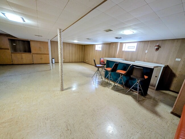 Lower level recreation room & bar - 4932 N Normandy Ave
