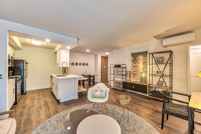 1 habitación de 730 ft² - Lafayette Park Apartments