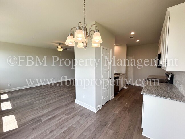 Building Photo - 2903 Layla Drive - Beautiful 3 Bedroom, 2....