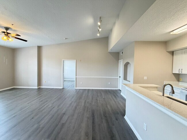 Building Photo - 5578 Metrowest Blvd
