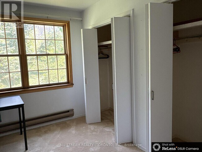 Photo du bâtiment - 5 Basswood Rd