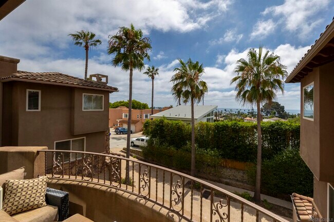Building Photo - 760 Bonair Pl