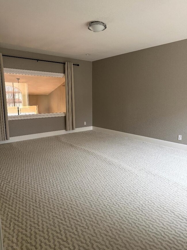 Building Photo - 1125 Royal Ln