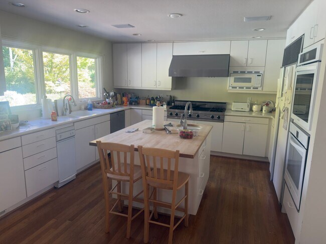 Foto del edificio - 3900 SW 75th Ave