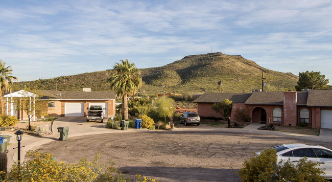 Building Photo - 442 N La Cholla Blvd