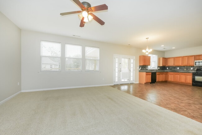 Foto del edificio - 136 Maple Hill Dr