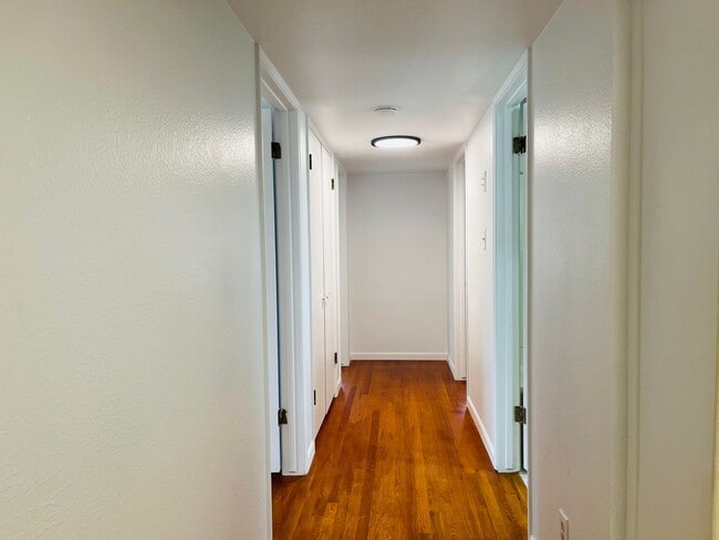 Building Photo - 1930 Mulberry Dr