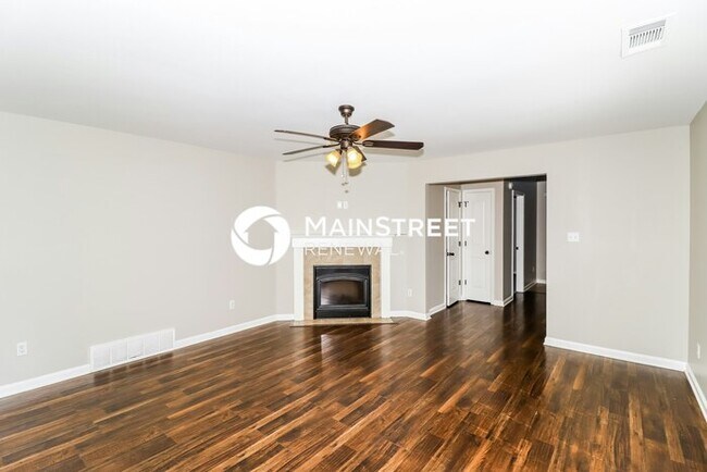 Building Photo - 4 Bedroom Pet-Friendly Home in Memphis, TN with Main Street Renewal