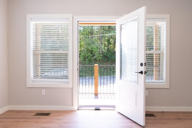 Foto del edificio - 406 Hideaway Ridge Cir