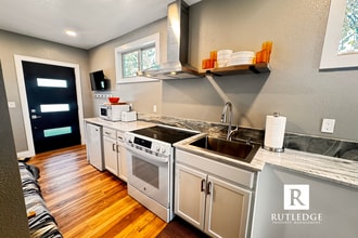 Building Photo - 507 Holmes Ave