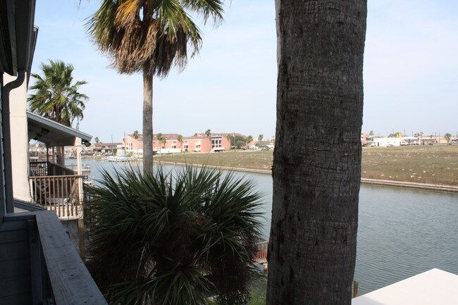 Building Photo - 14434 E Cabana St