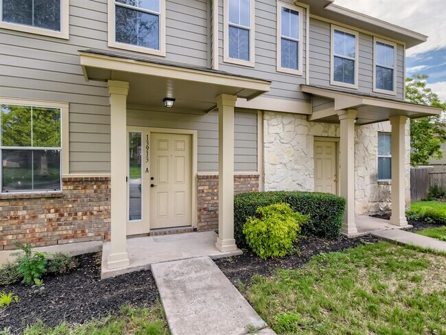 Foto del edificio - 13913 Harris Ridge Blvd