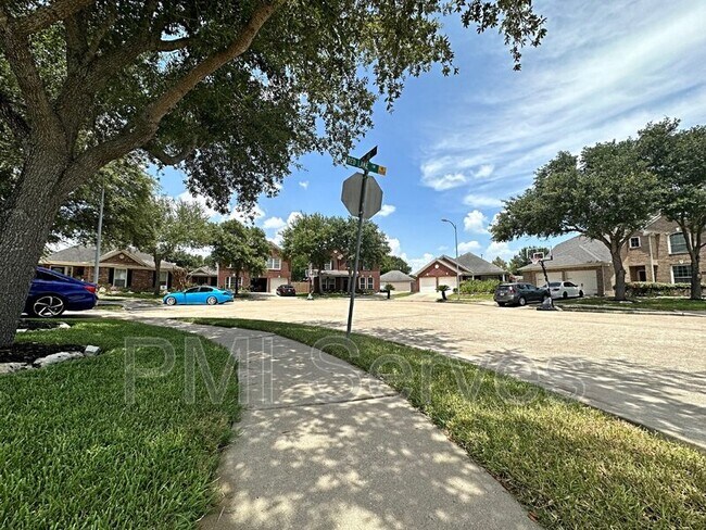 Foto del edificio - 1703 Red Lake Ct