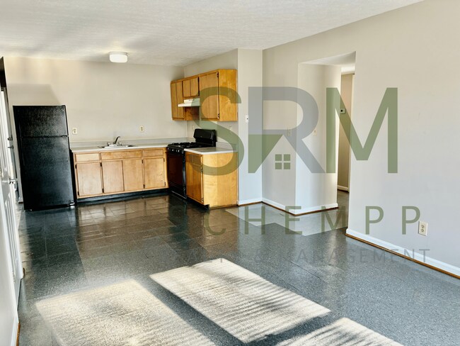 Building Photo - Updated Two Bedroom Apartment in Portland now available! *Section 8 accepted*