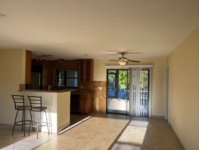 Building Photo - 2402 SE Perugia St