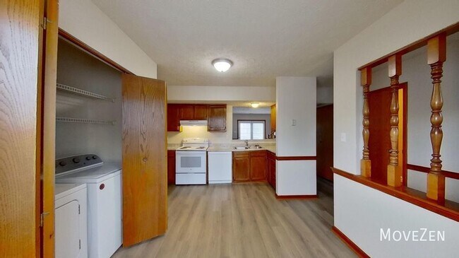 Foto del edificio - 8284 McGuire Dr Raleigh, NC 27616 Townhome...