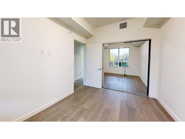 Photo du bâtiment - 4033 May Dr