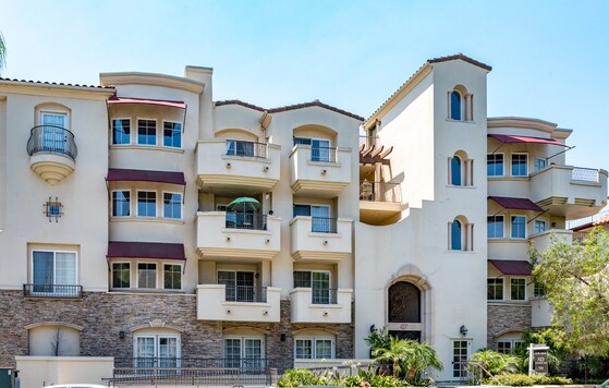 Foto del edificio - 4237 Longridge Ave