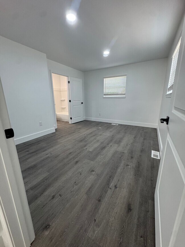 Foto del edificio - 1 Bed, 1 Bath Apartment