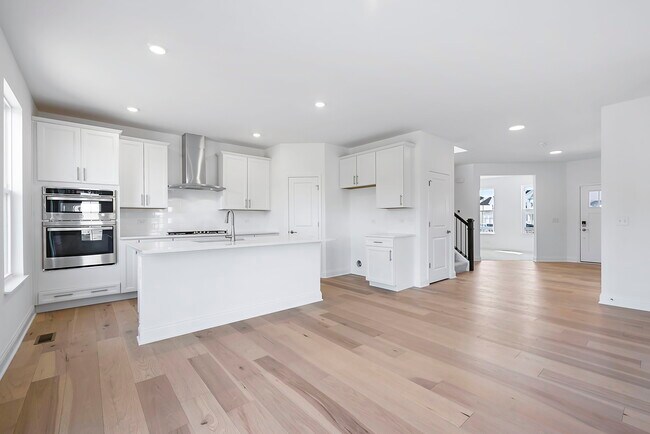 Building Photo - 117 Hedgerow Dr