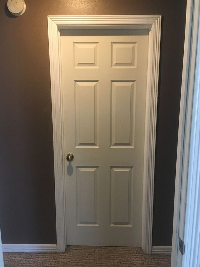 Foto del edificio - Pre-Leasing Brick 4 Bedroom 2 Bath Home