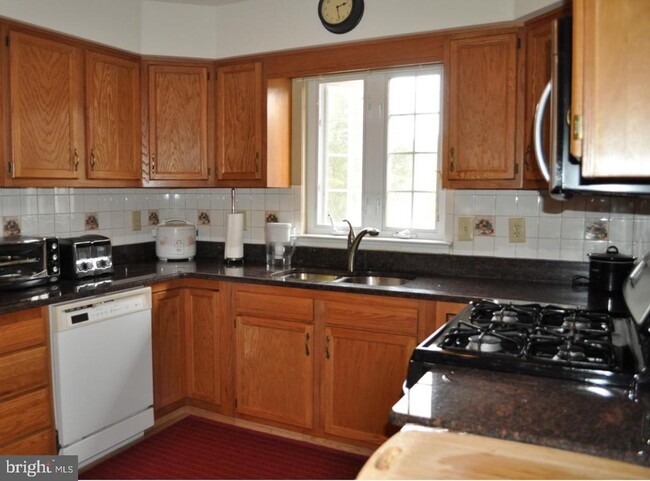 Building Photo - 93 Castleton Rd