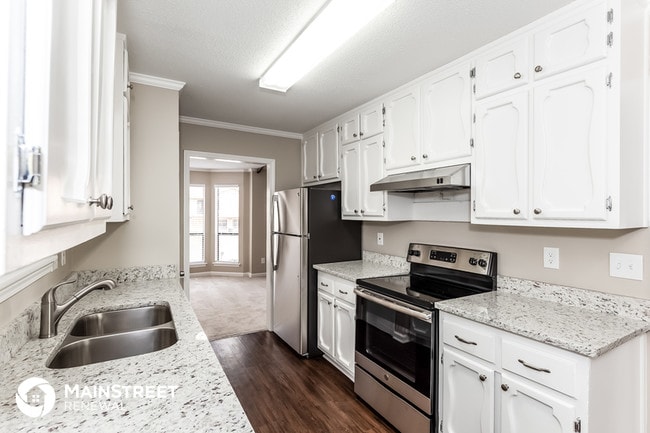 Building Photo - 813 Seven Springs Dr