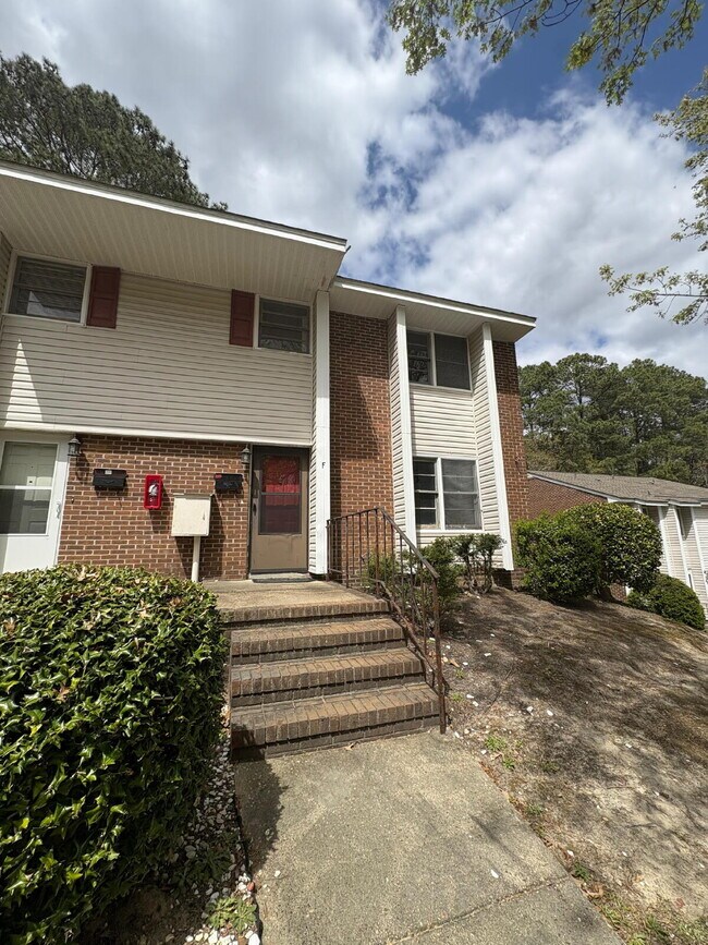 Foto del edificio - 571 Winding Creek Rd