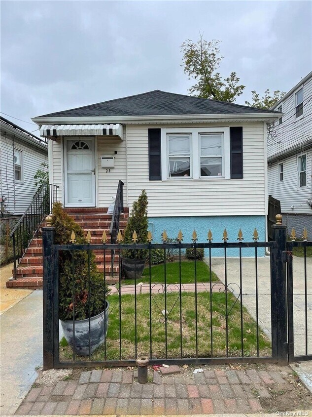 24 St Pl, Inwood, NY 11096 House Rental in Inwood, NY
